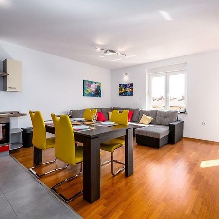 Laura House With Apartment ウマグ エクステリア 写真